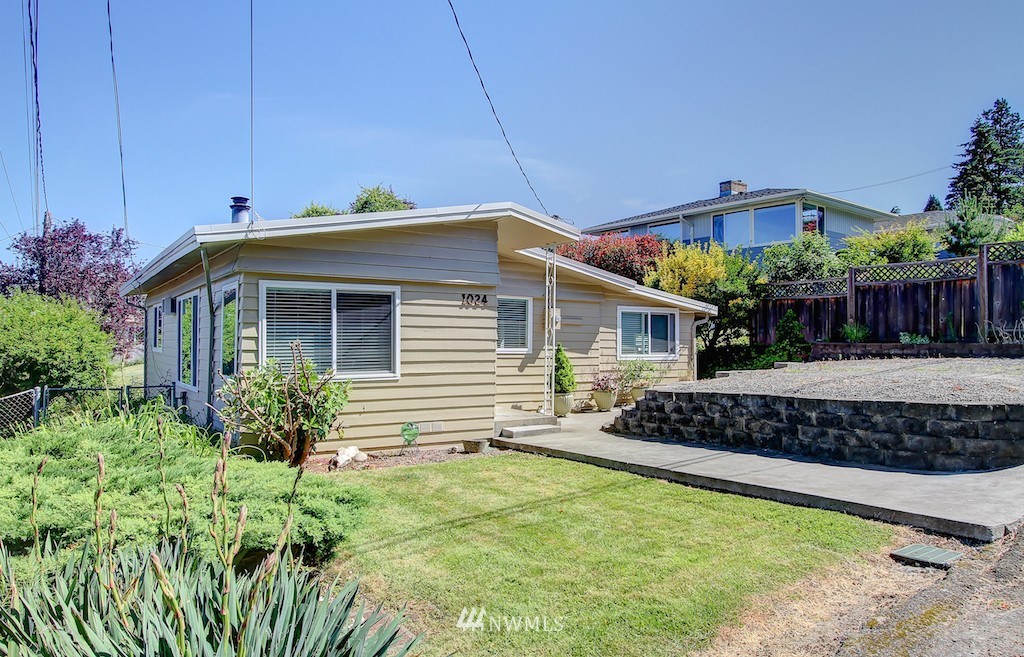 1024 North 36th Street Renton, WA 98056 - Photo 1 of 17