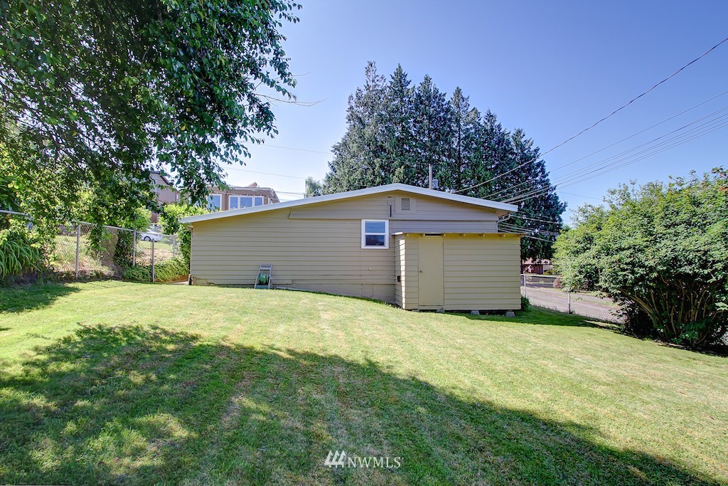 1024 North 36th Street Renton, WA 98056 - Photo 15 of 17
