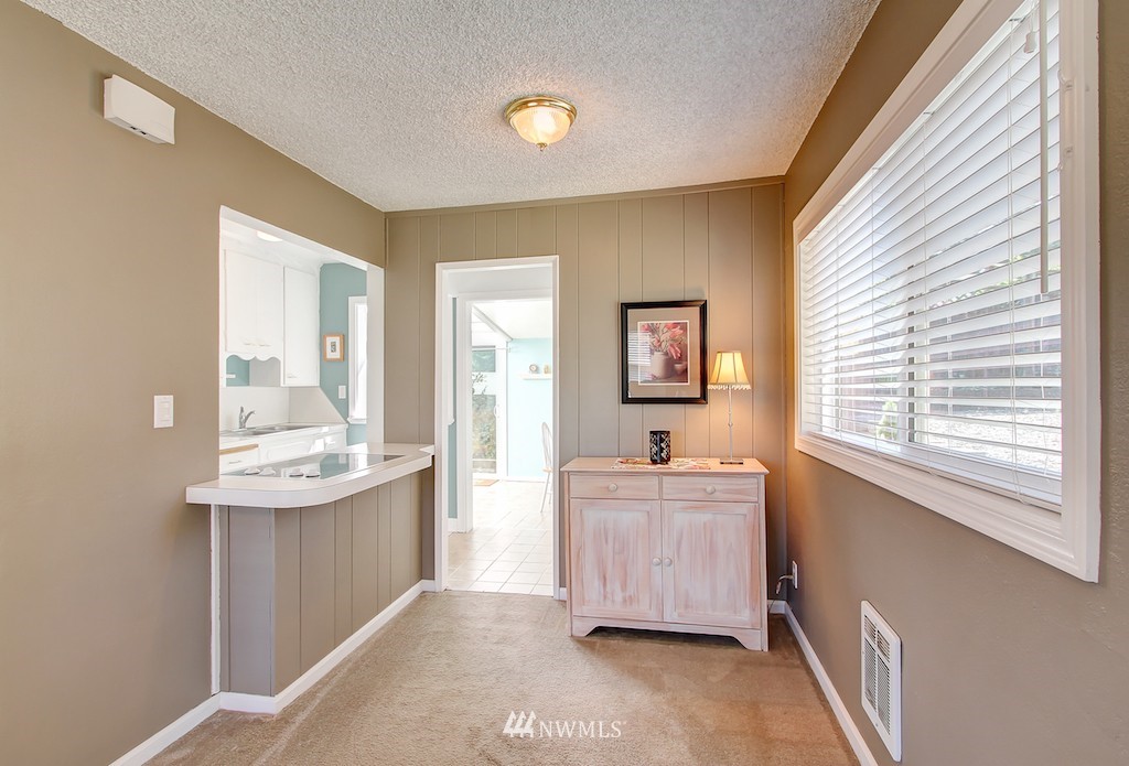 1024 North 36th Street Renton, WA 98056 - Photo 5 of 17