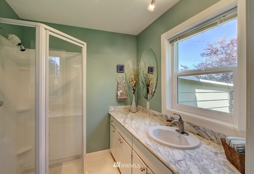 1024 North 36th Street Renton, WA 98056 - Photo 9 of 17