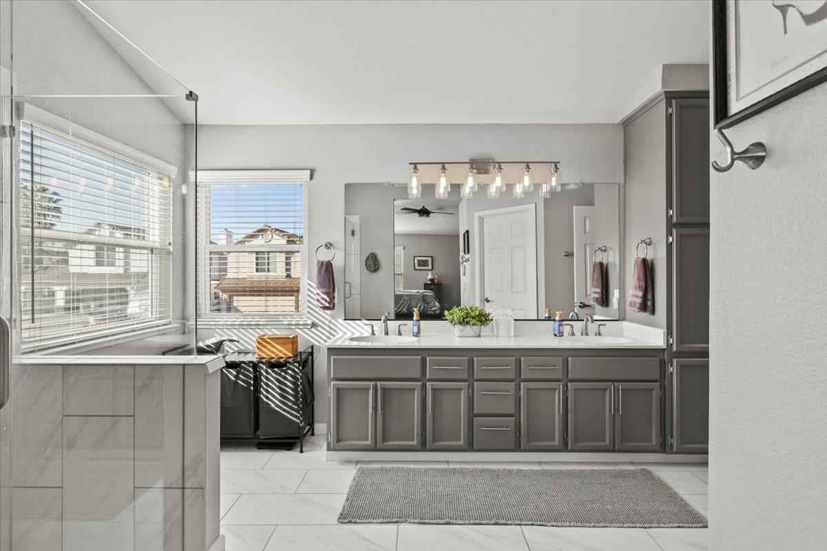 5303 Elgin Hills Way Antelope, CA 95843 - Photo 15 of 33 a spacious bathroom with a granite countertop sink mirror and a bathtub