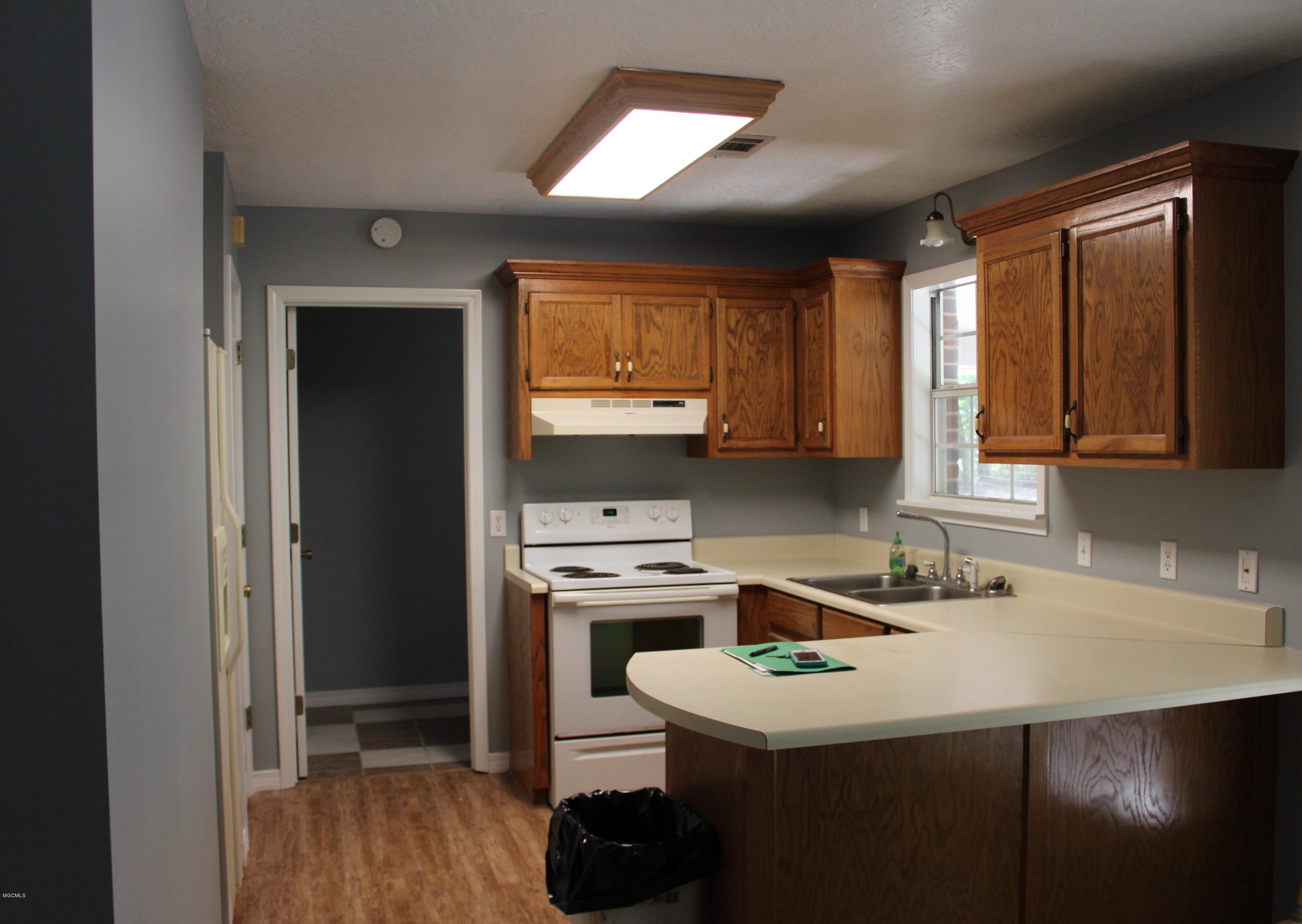 288 River Road Lucedale, MS 39452 - Photo 5 of 12 IMG_1067
