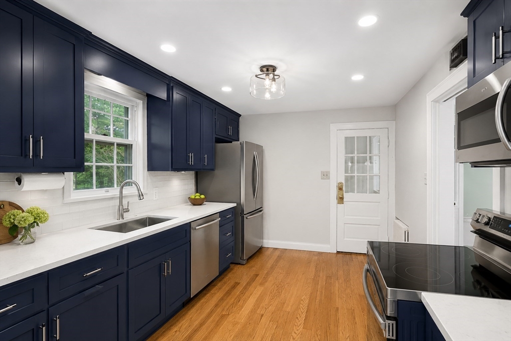 12 Vinewood Road Milton, MA 02186 - Photo 8 of 39