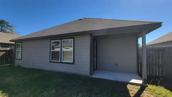 $1,500 | 15027 Sorrento Bay Court, Willis, TX 77318