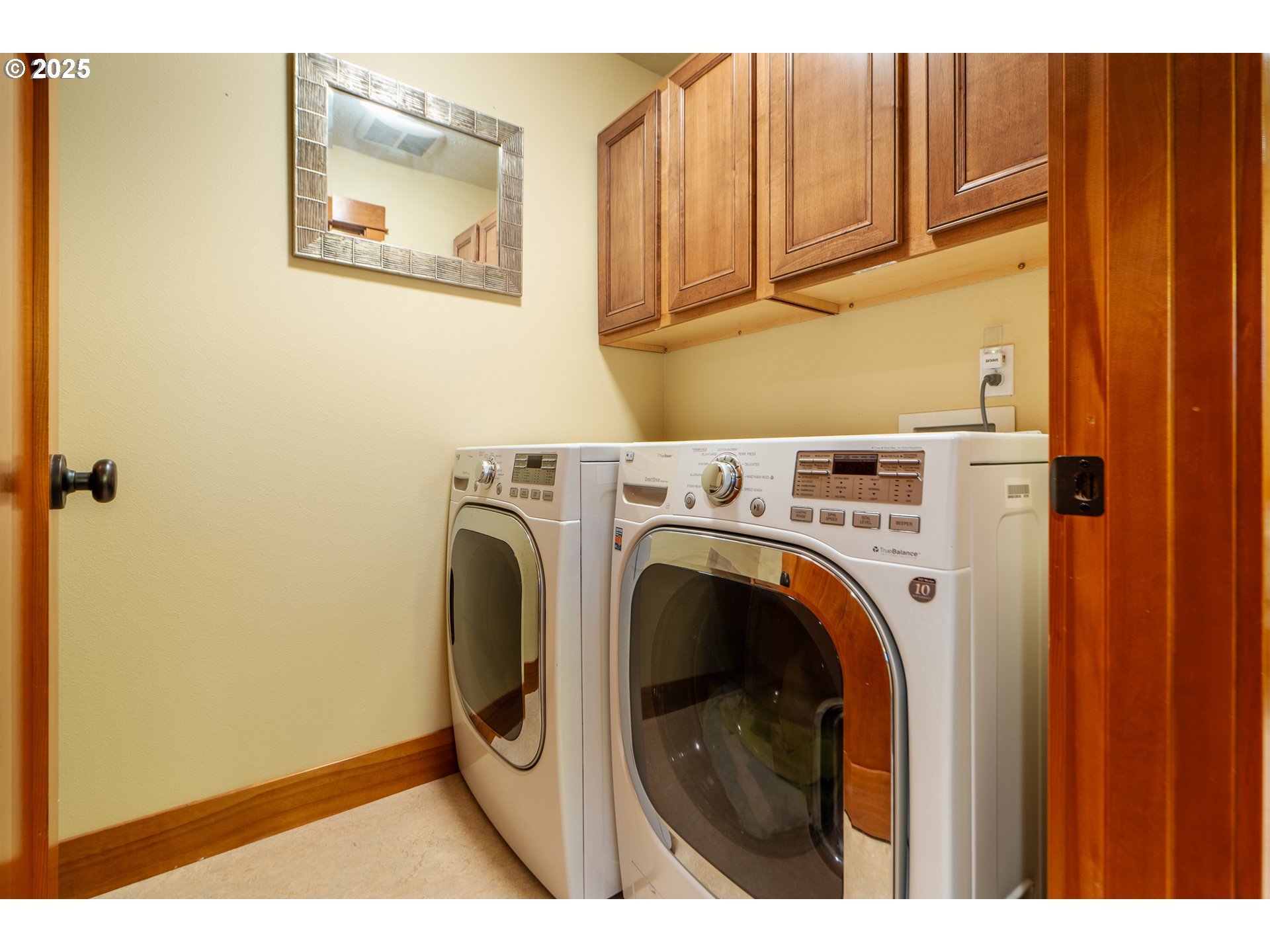 1110 Redtail Loop Hood River, OR 97031 - Photo 30 of 37 a utility room with dryer and washer