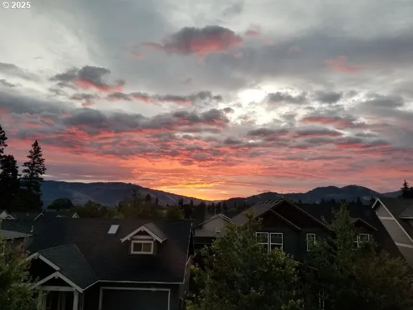 $939,000 | 1110 Redtail Loop, Hood River, OR 97031