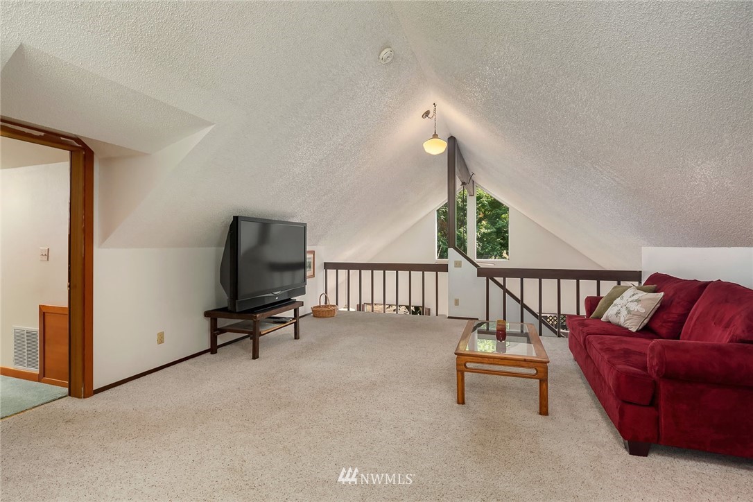 17819 Beall Road Southwest Vashon, WA 98070 - Photo 12 of 25