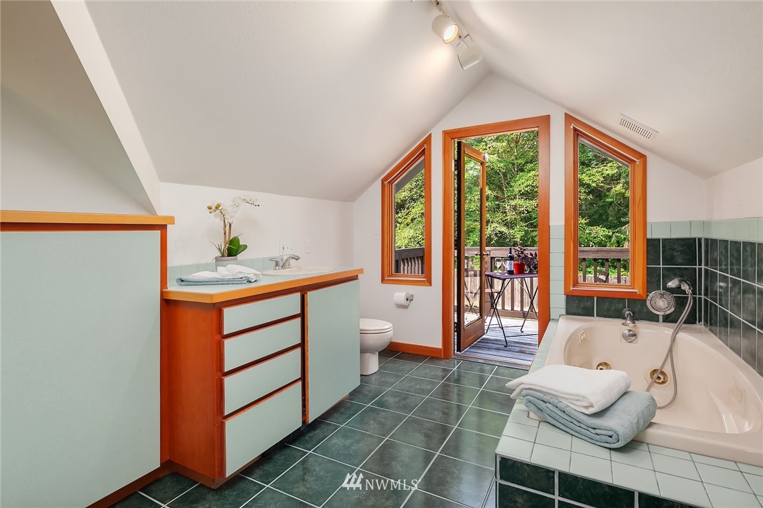 17819 Beall Road Southwest Vashon, WA 98070 - Photo 16 of 25