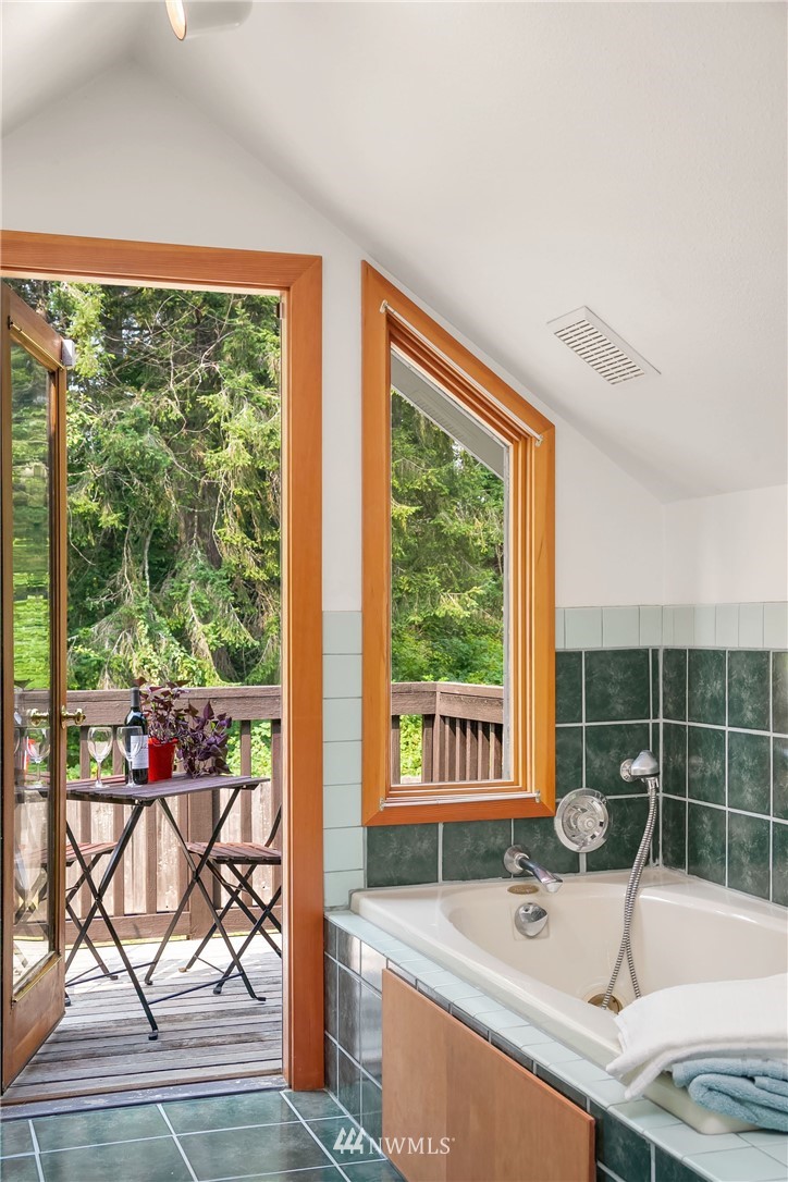 17819 Beall Road Southwest Vashon, WA 98070 - Photo 17 of 25