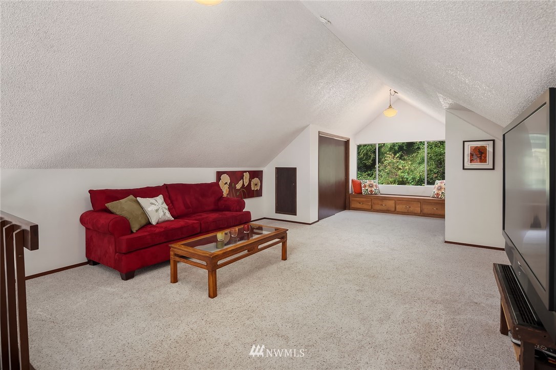 17819 Beall Road Southwest Vashon, WA 98070 - Photo 10 of 25