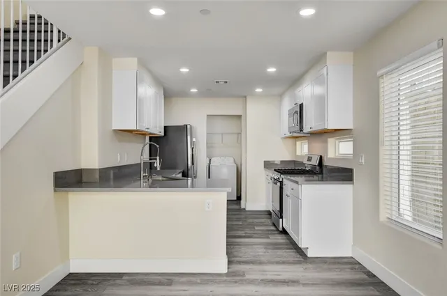 $2,150 | 8824 Cornwall Glen Avenue, Las Vegas, NV 89129