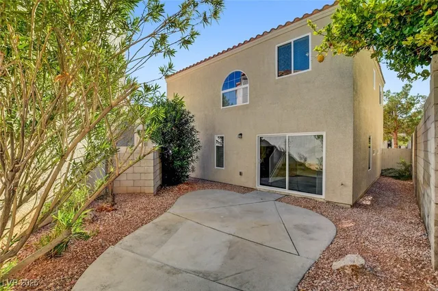 $2,150 | 8824 Cornwall Glen Avenue, Las Vegas, NV 89129