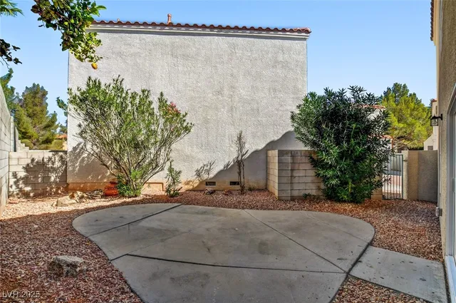$2,150 | 8824 Cornwall Glen Avenue, Las Vegas, NV 89129
