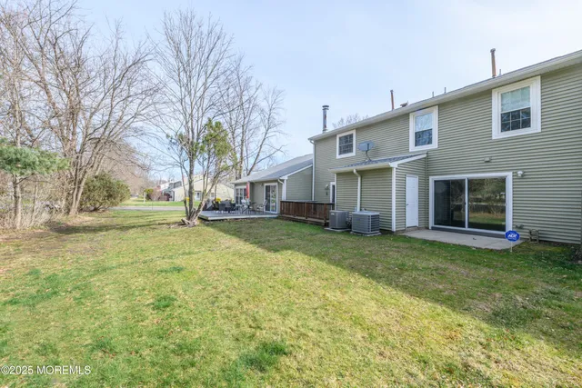 a view of a yard in front of house