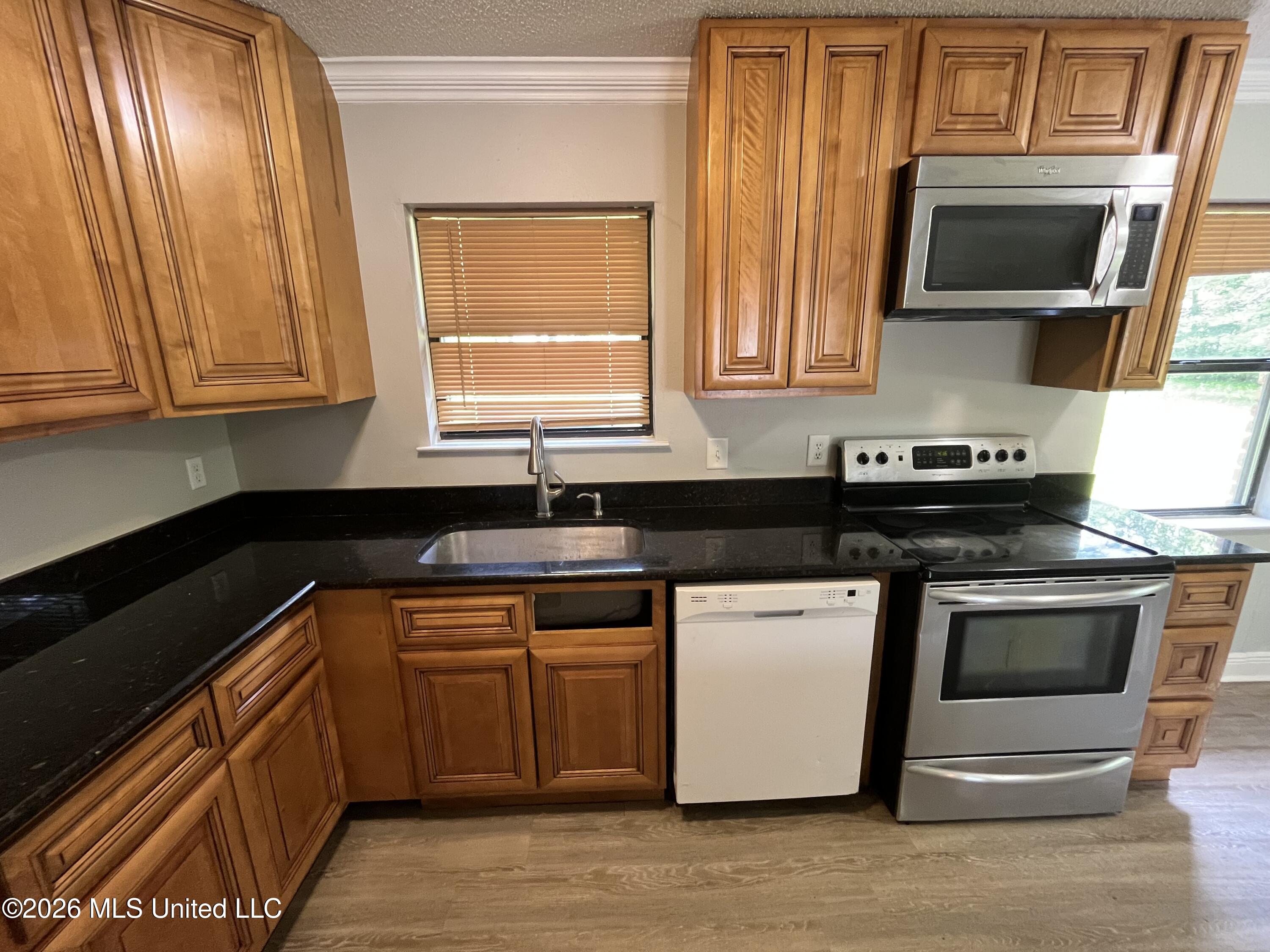 5601 Wildwood Road Moss Point, MS 39562 - Photo 5 of 11 IMG_2323