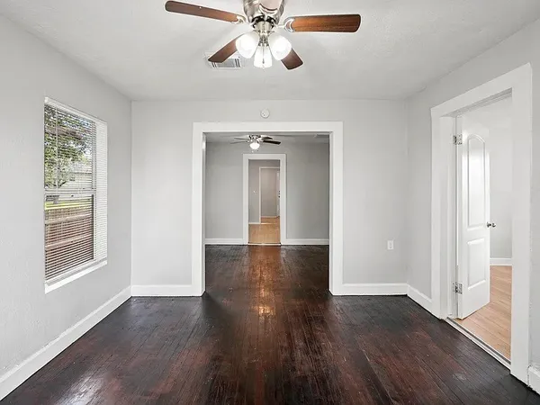 $1,000 | 3101 Illinois Street, Baytown, TX 77520