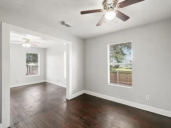 $1,000 | 3101 Illinois Street, Baytown, TX 77520