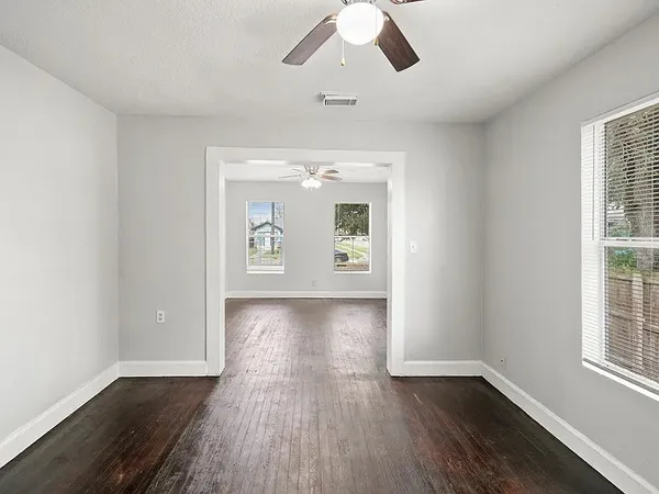 $1,000 | 3101 Illinois Street, Baytown, TX 77520
