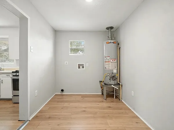 $1,000 | 3101 Illinois Street, Baytown, TX 77520