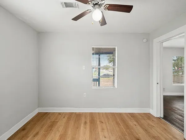 $1,000 | 3101 Illinois Street, Baytown, TX 77520