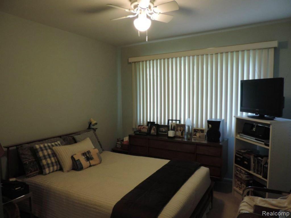 6825 Lahser Road Bloomfield Hills, MI 48301 - Photo 14 of 24 018.jpg