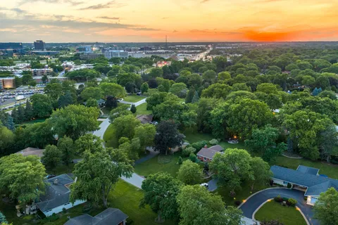 $769,000 | 304 South Circle Drive, Palatine, IL 60067