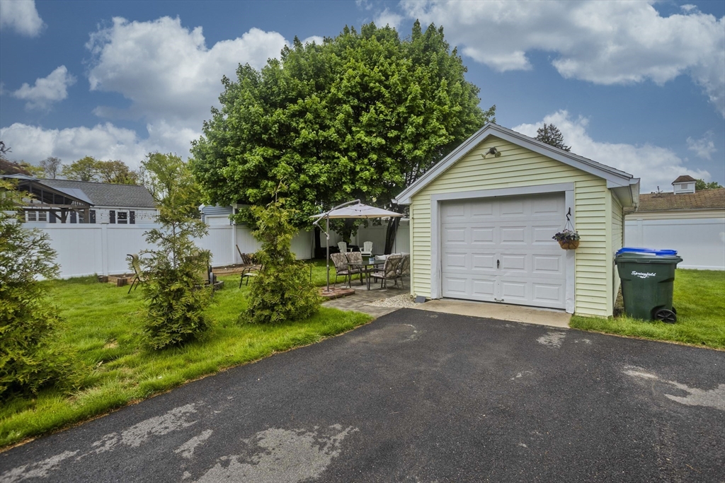 4 Jean Drive Springfield, MA 01104 - Photo 4 of 33