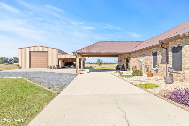 $575,000 | 8713 Highway 105, Melville, LA 71353