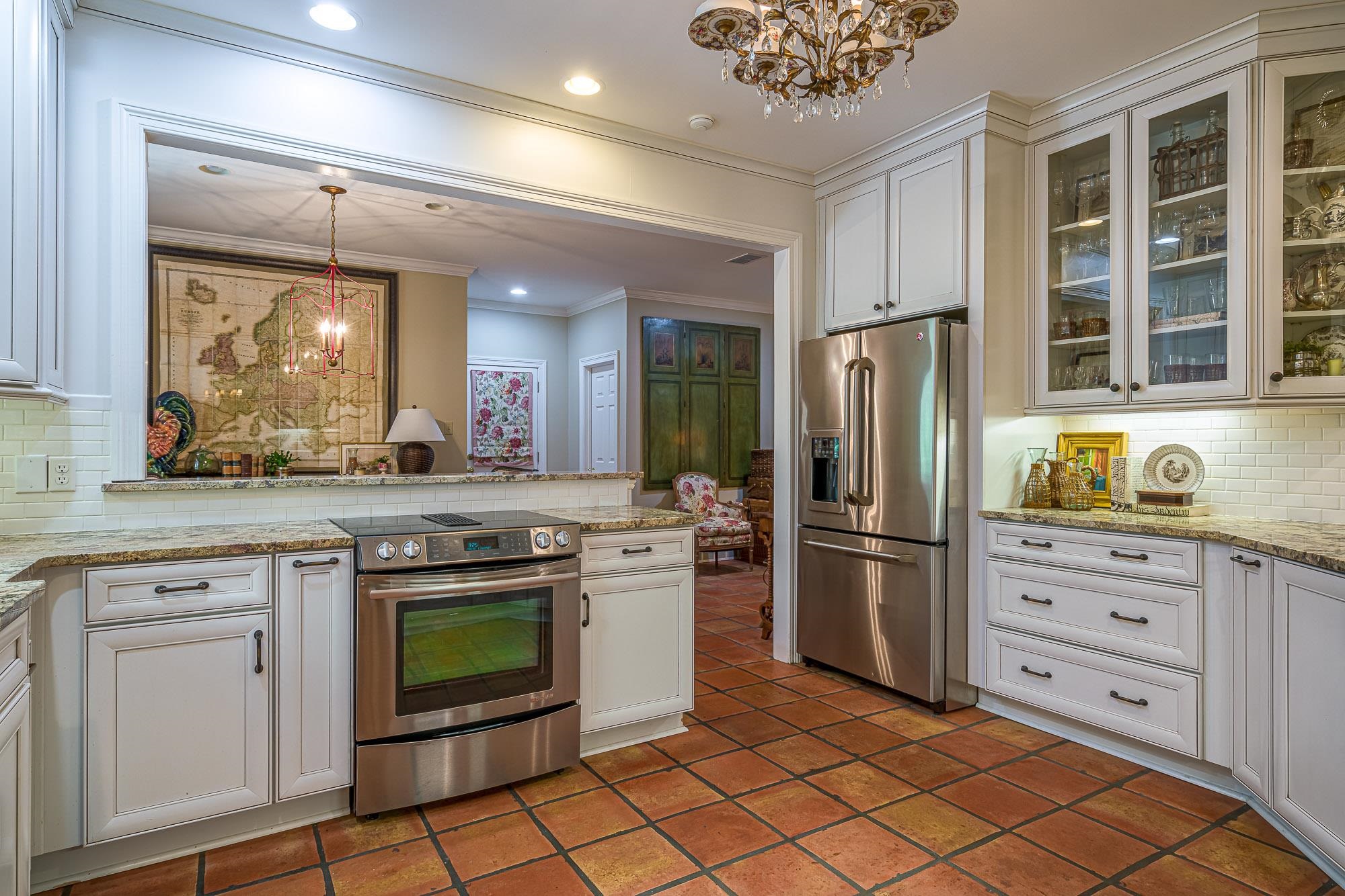 5229 Lexington Road Memphis, TN 38120 - Photo 11 of 24 Overlooking Breakfast Area