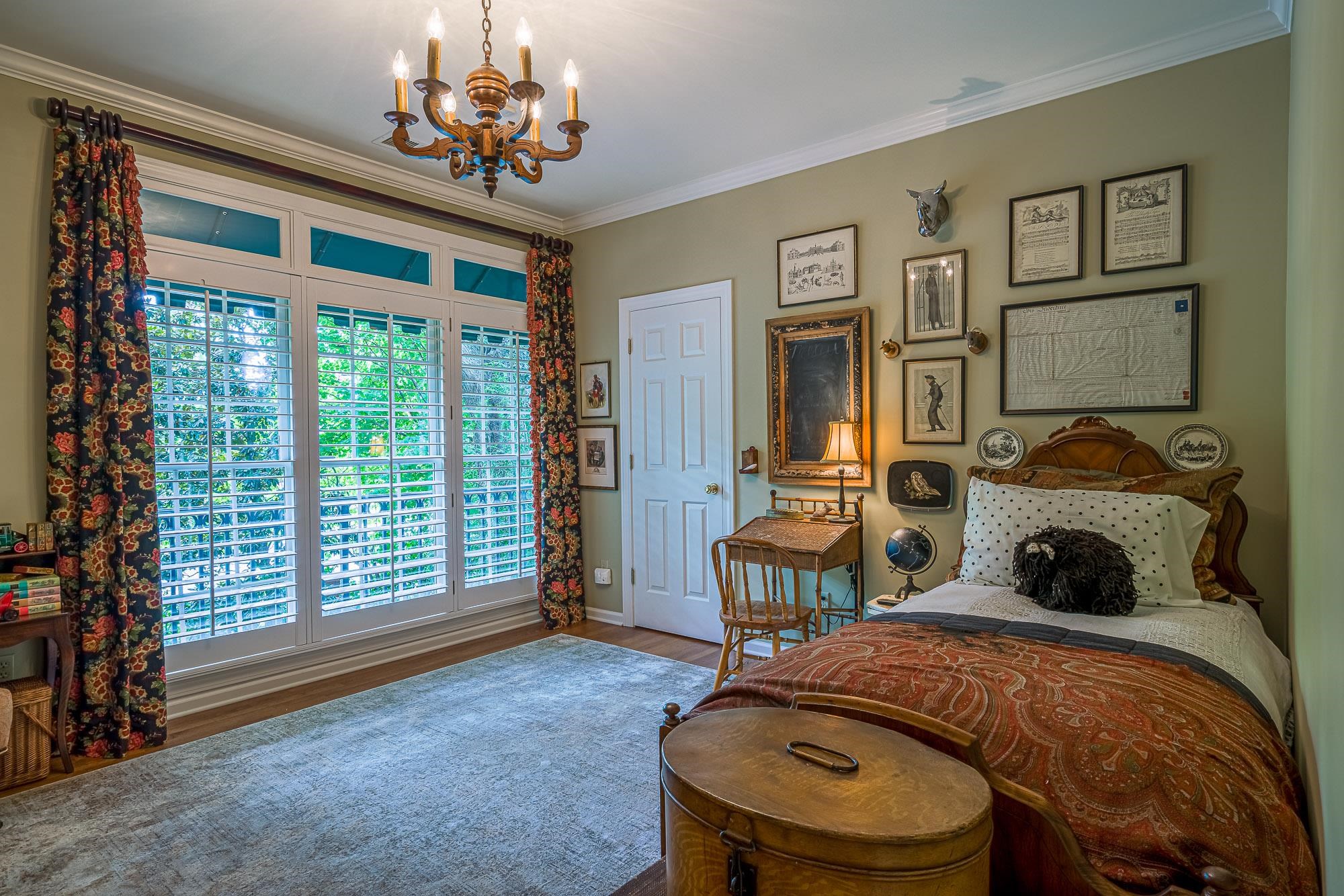 5229 Lexington Road Memphis, TN 38120 - Photo 20 of 24 Hardwood floors, 9 foot ceiling