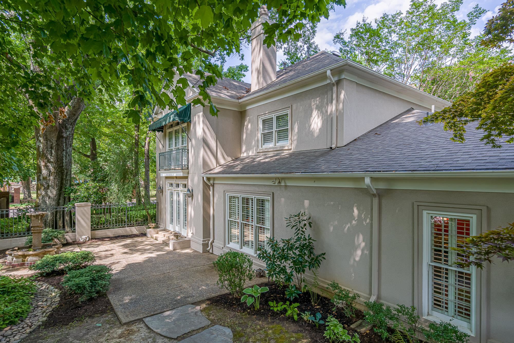 5229 Lexington Road Memphis, TN 38120 - Photo 23 of 24 Patio with Fountain has wonderfully landscaped beds!