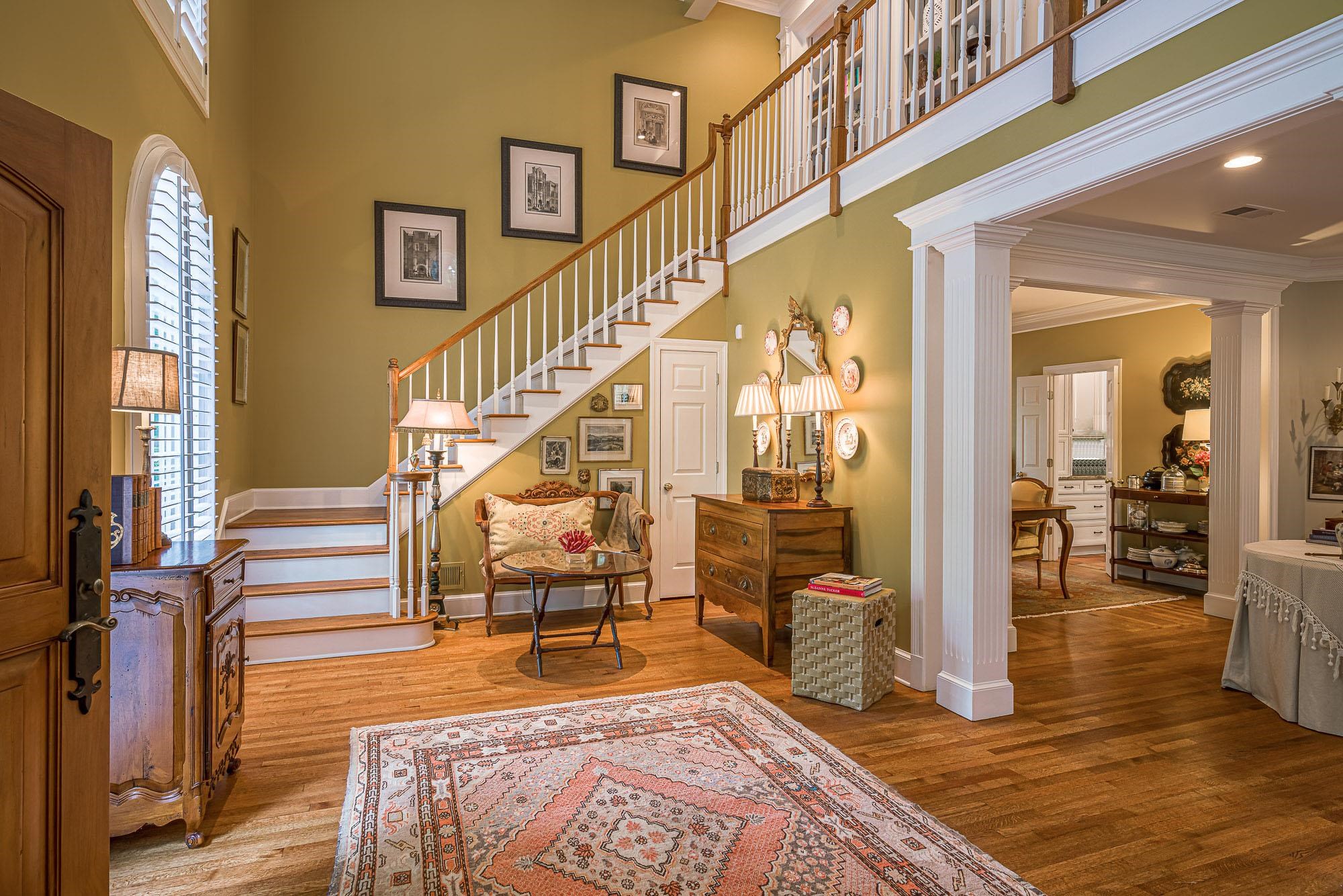 5229 Lexington Road Memphis, TN 38120 - Photo 4 of 24 Soaring Two Story Entry