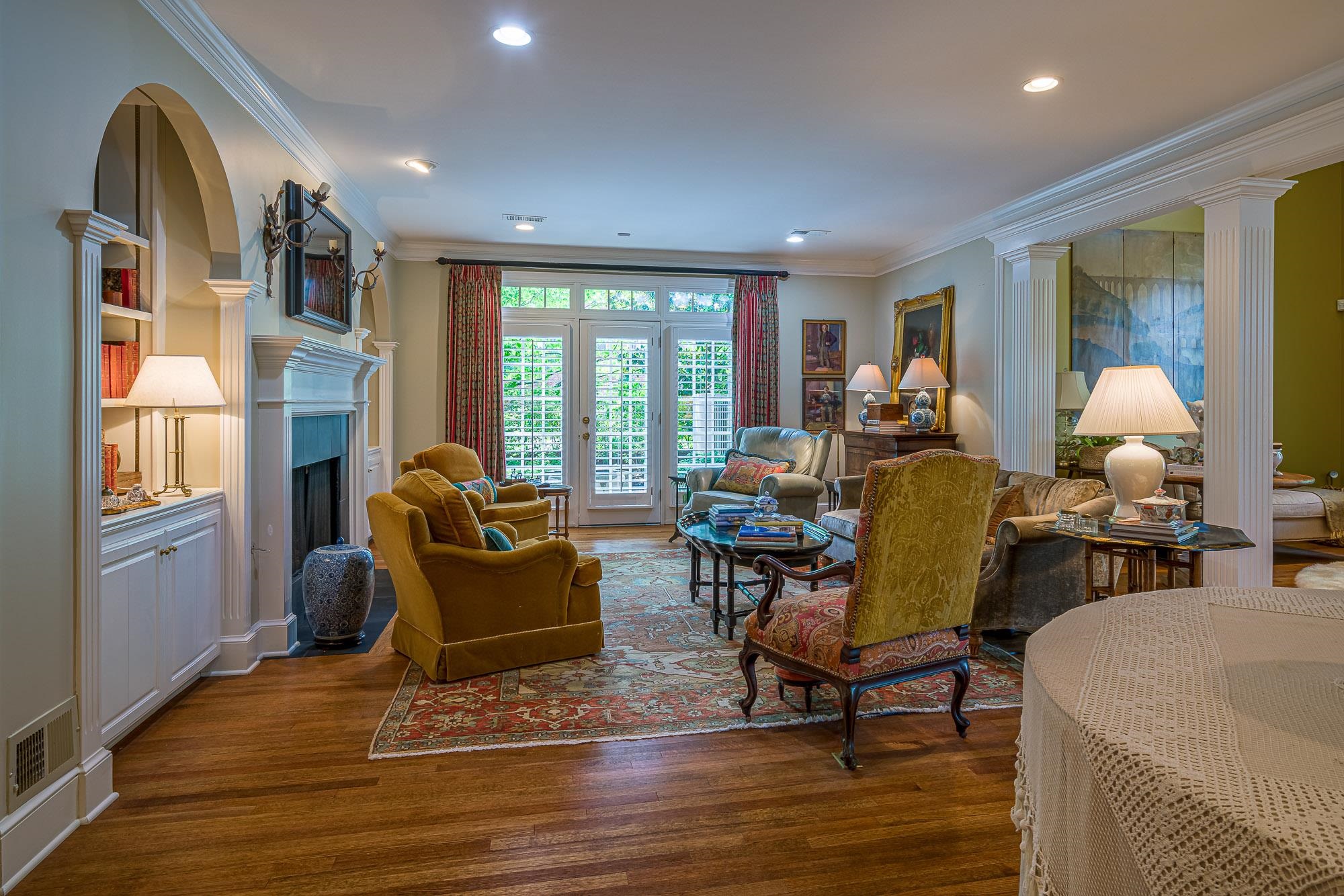 5229 Lexington Road Memphis, TN 38120 - Photo 6 of 24 Spacious Great Room that is open to Entry and Dining Room