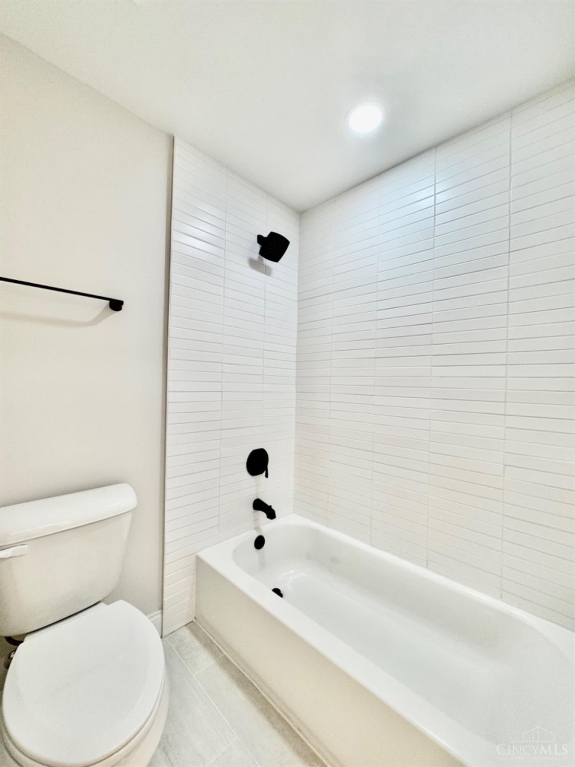 5721 Montgomery Road Cincinnati, OH 45212 - Photo 28 of 37