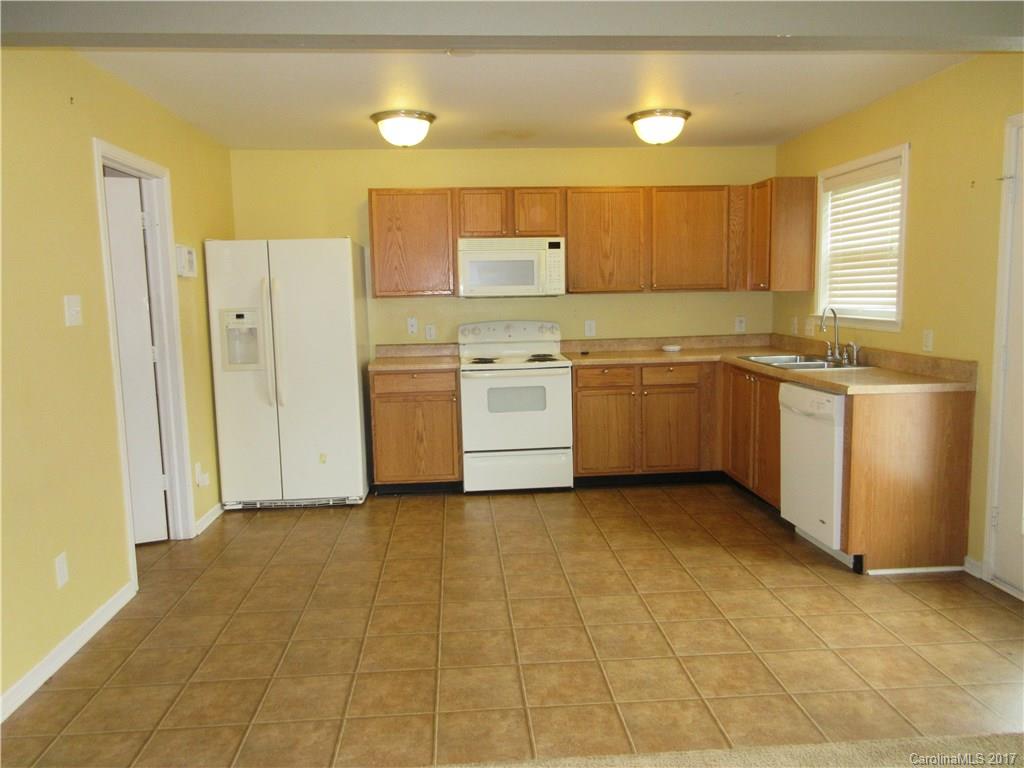 5255 Swearngan Road Charlotte, NC 28216 - Photo 4 of 16
