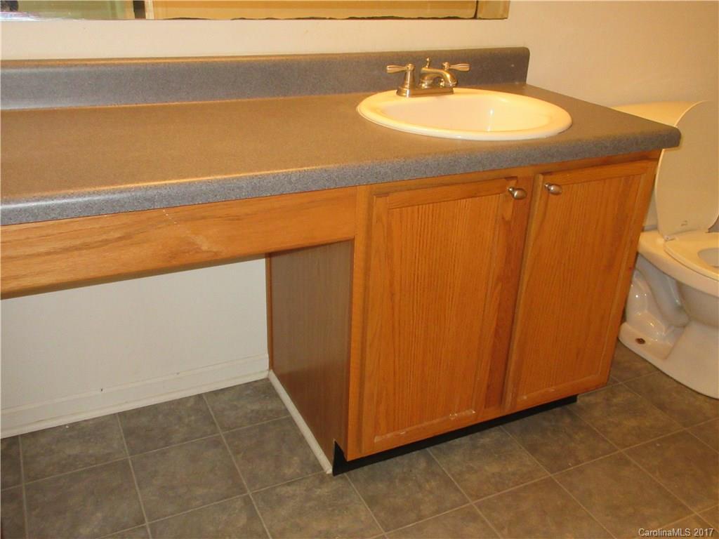 5255 Swearngan Road Charlotte, NC 28216 - Photo 10 of 16