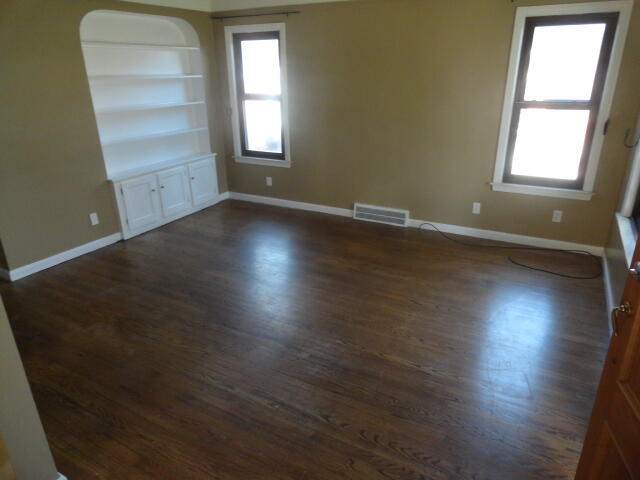 15534 Chestnut Avenue Eastpointe, MI 48021 - Photo 3 of 13 DSC06087