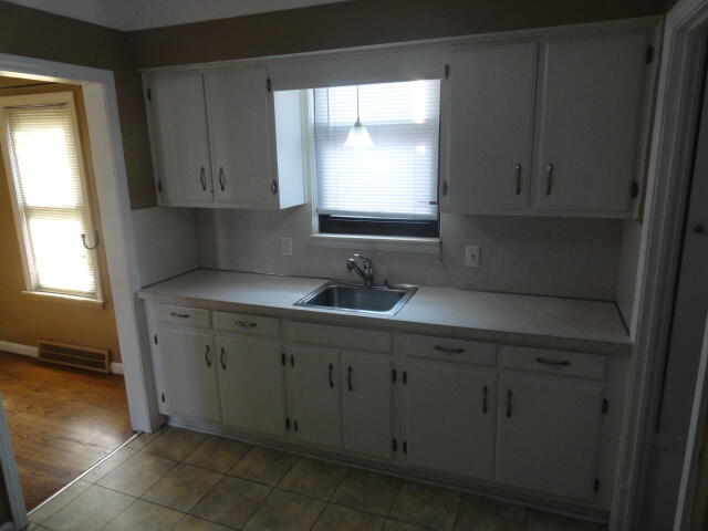 15534 Chestnut Avenue Eastpointe, MI 48021 - Photo 6 of 13 DSC06091