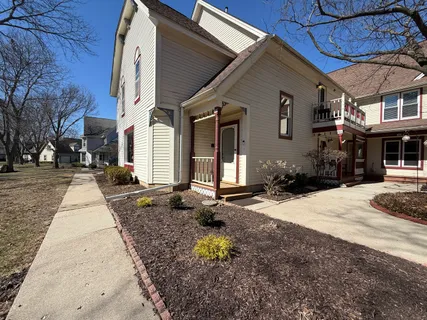 $199,900 | 790 Regina Court, Unit 790, Woodstock, IL 60098