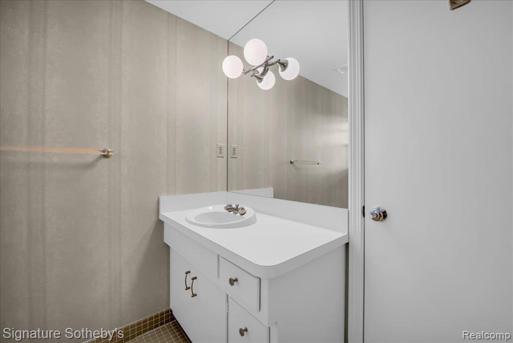 130 Denbar Road Bloomfield Hills, MI 48304 - Photo 21 of 31 Gallery Image 21