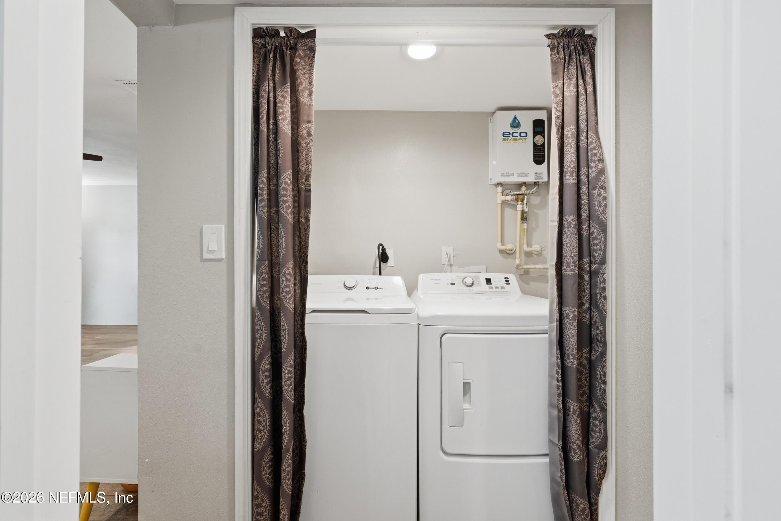 2032 Inwood Terrace Jacksonville, FL 32207 - Photo 20 of 27 a utility room with dryer and washer