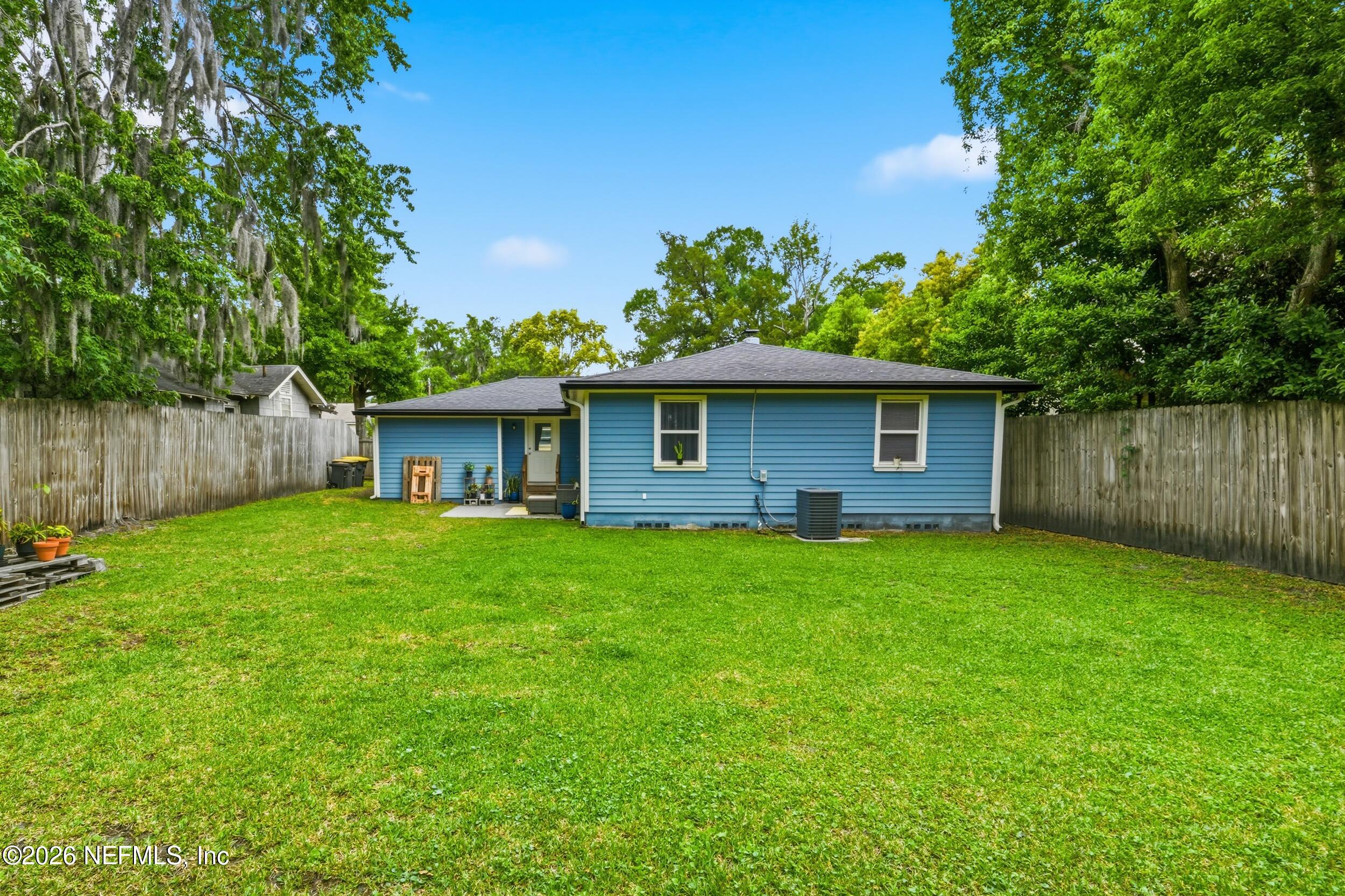 2032 Inwood Terrace Jacksonville, FL 32207 - Photo 24 of 27 a view of a yard with a house
