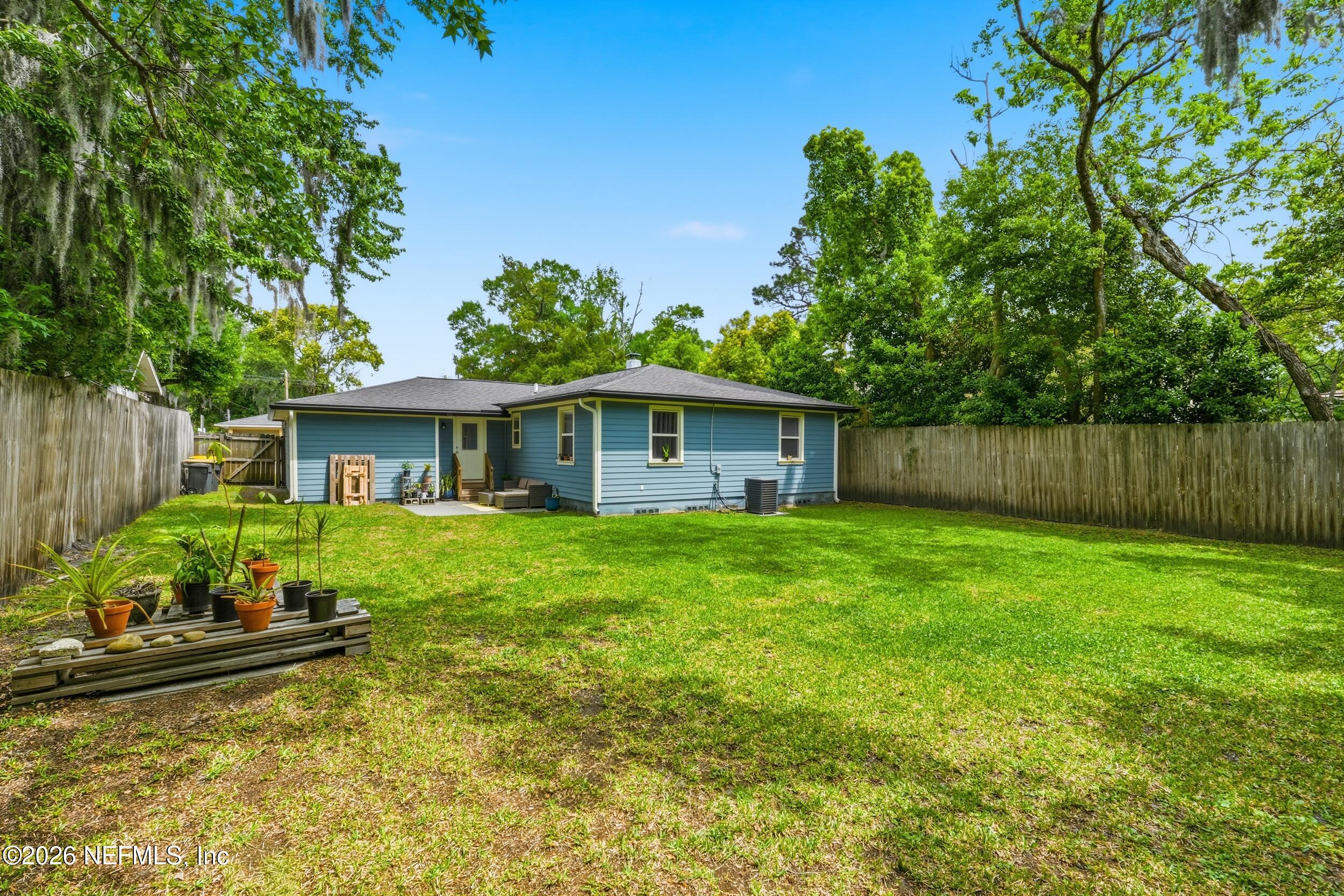 2032 Inwood Terrace Jacksonville, FL 32207 - Photo 25 of 27 a front view of a house with a yard