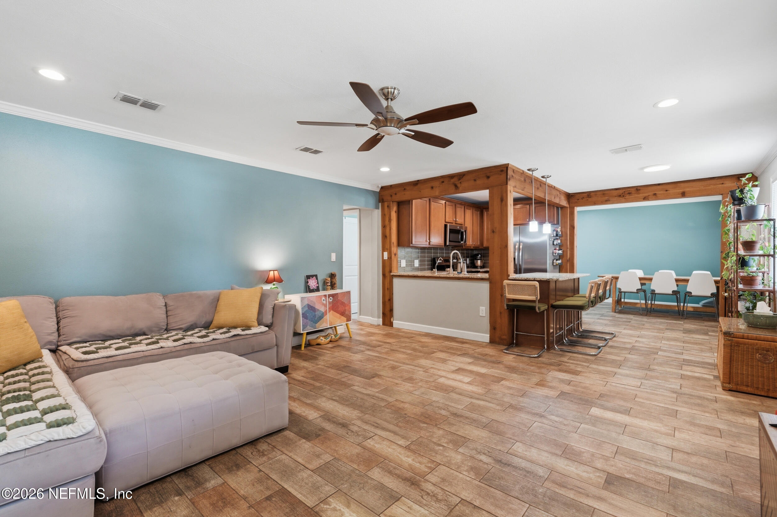 2032 Inwood Terrace Jacksonville, FL 32207 - Photo 5 of 27 a living room with furniture