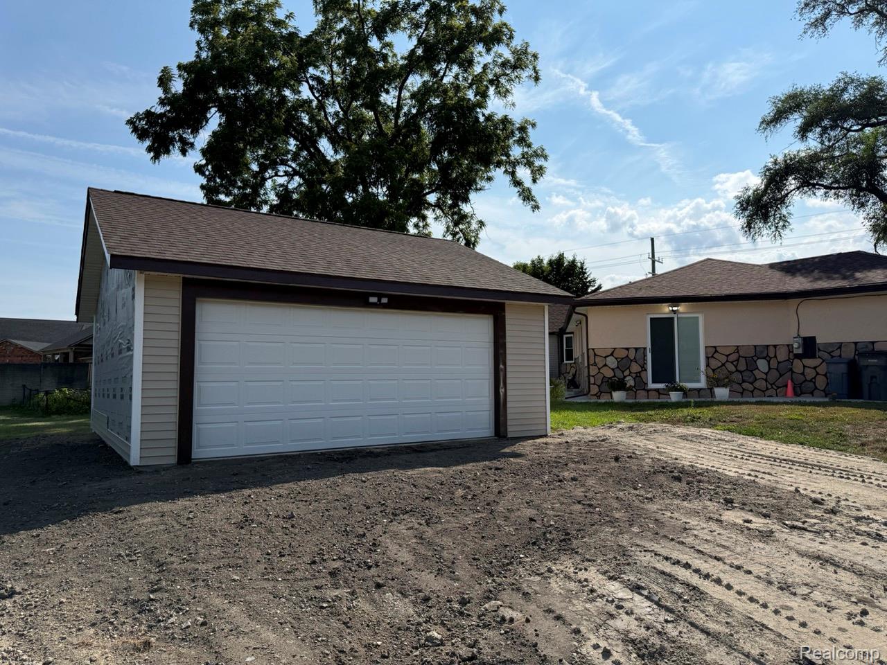 15500 Millar Road Clinton Township, MI 48036 - Photo 18 of 23 Detached garage with a paneled door and light-toned siding