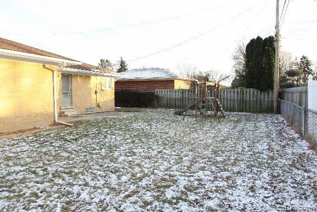 27215 Jean Road Warren, MI 48093 - Photo 10 of 10 BACK YARD.jpg