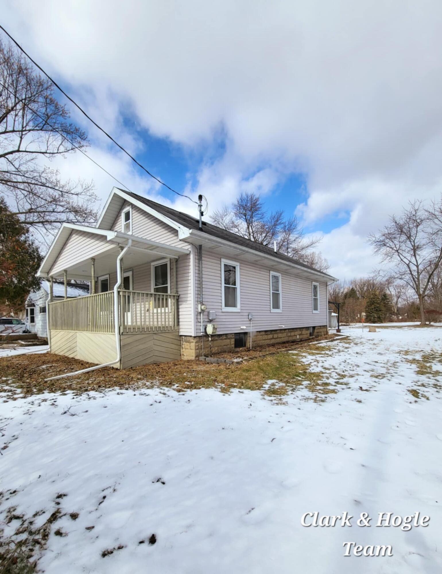1140 West Wieland Road Lansing, MI 48906 - Photo 3 of 21 d66ab1f8-91c3-46d9-808e-5e20e6096adc