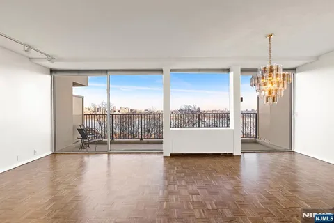 $325,000 | 3 Horizon Road, Unit G11, Fort Lee, NJ 07024