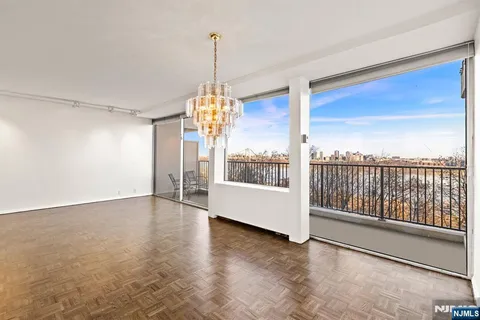 $325,000 | 3 Horizon Road, Unit G11, Fort Lee, NJ 07024