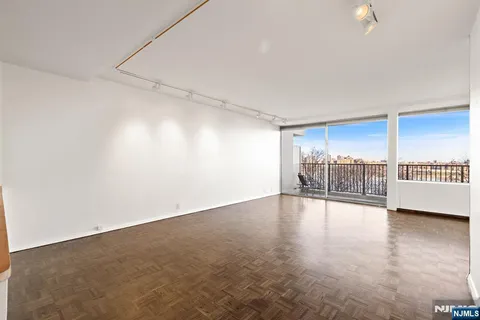 $325,000 | 3 Horizon Road, Unit G11, Fort Lee, NJ 07024